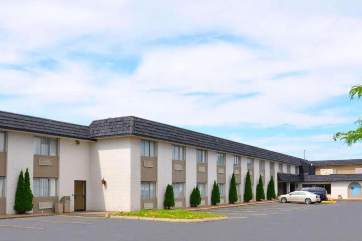 Avalon Inn Sandusky Ngoại thất bức ảnh